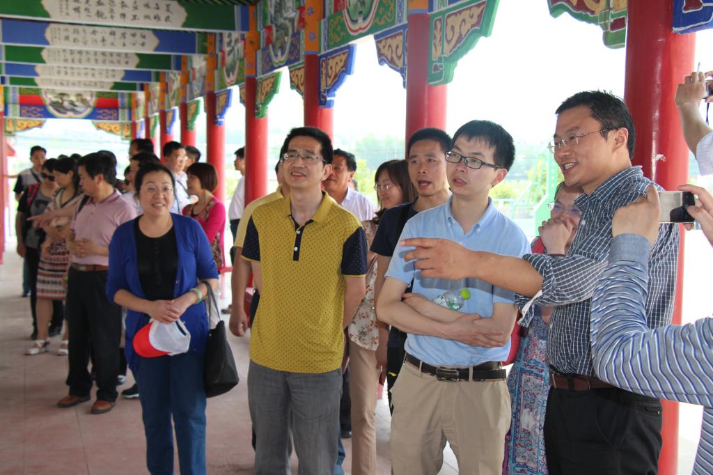教师进农户，理论下基层——365英国上市公司全体党员教师赴英山县乌云山村学习调研