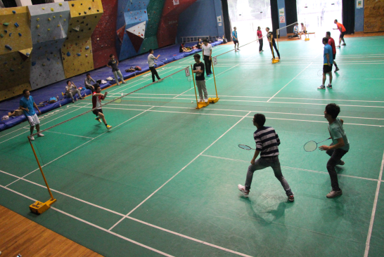 公司院直党支部与“结对”员工党支部羽毛球友谊赛顺利举行