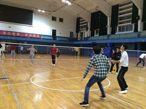 公司师生羽毛球友谊赛顺利举行