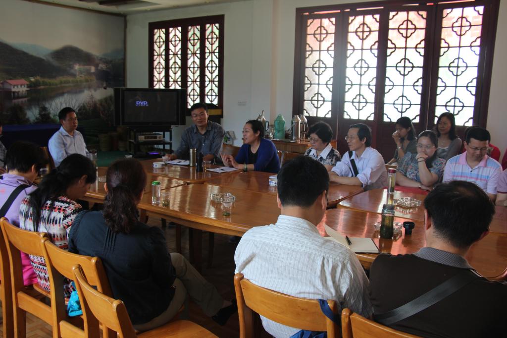 教师进农户，理论下基层——365英国上市公司全体党员教师赴英山县乌云山村学习调研